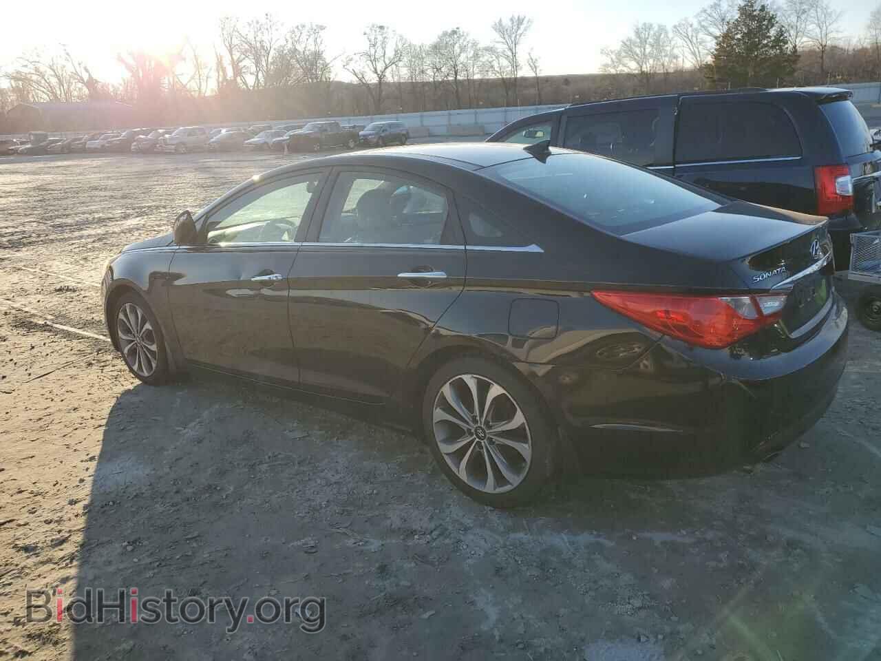 2013 HYUNDAI SONATA - VIN: 5NPEC4AB0DH599043 - Фото 2