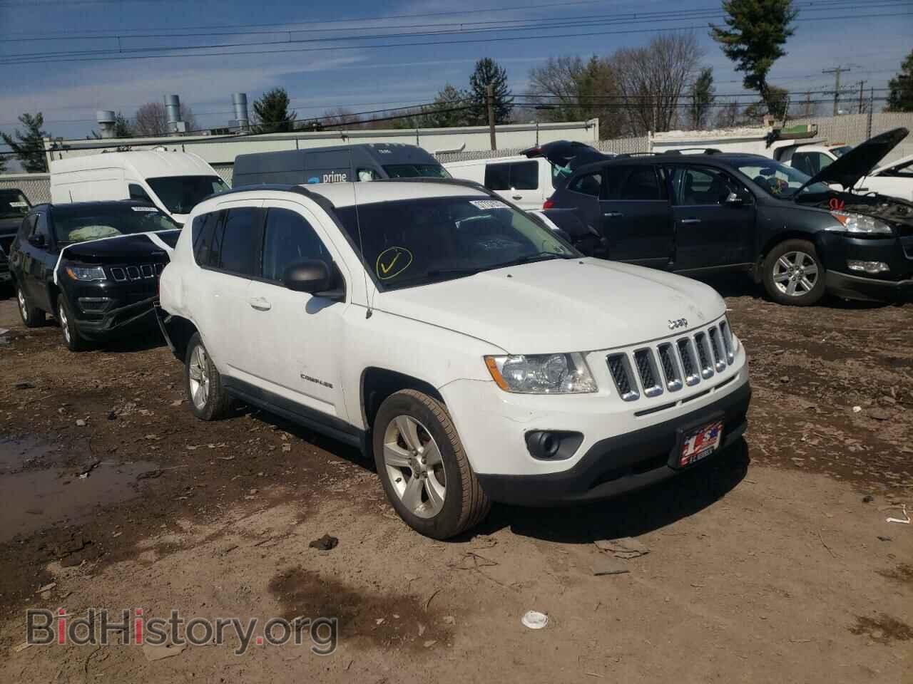 Photo 1J4NF1FB8BD244438 - JEEP COMPASS 2011