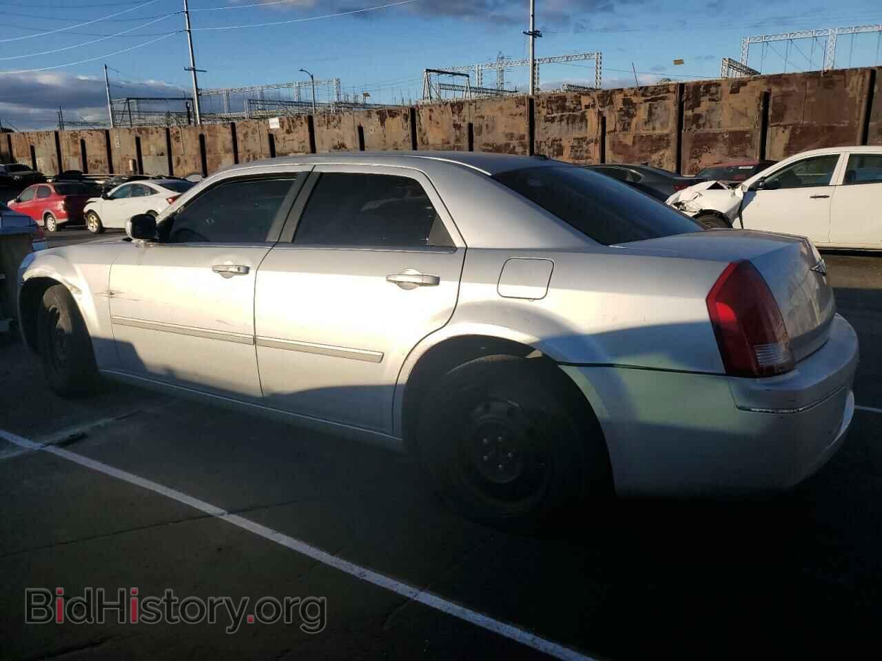 2007 CHRYSLER 300 - VIN: 2C3KA53GX7H858677 - Фото 2