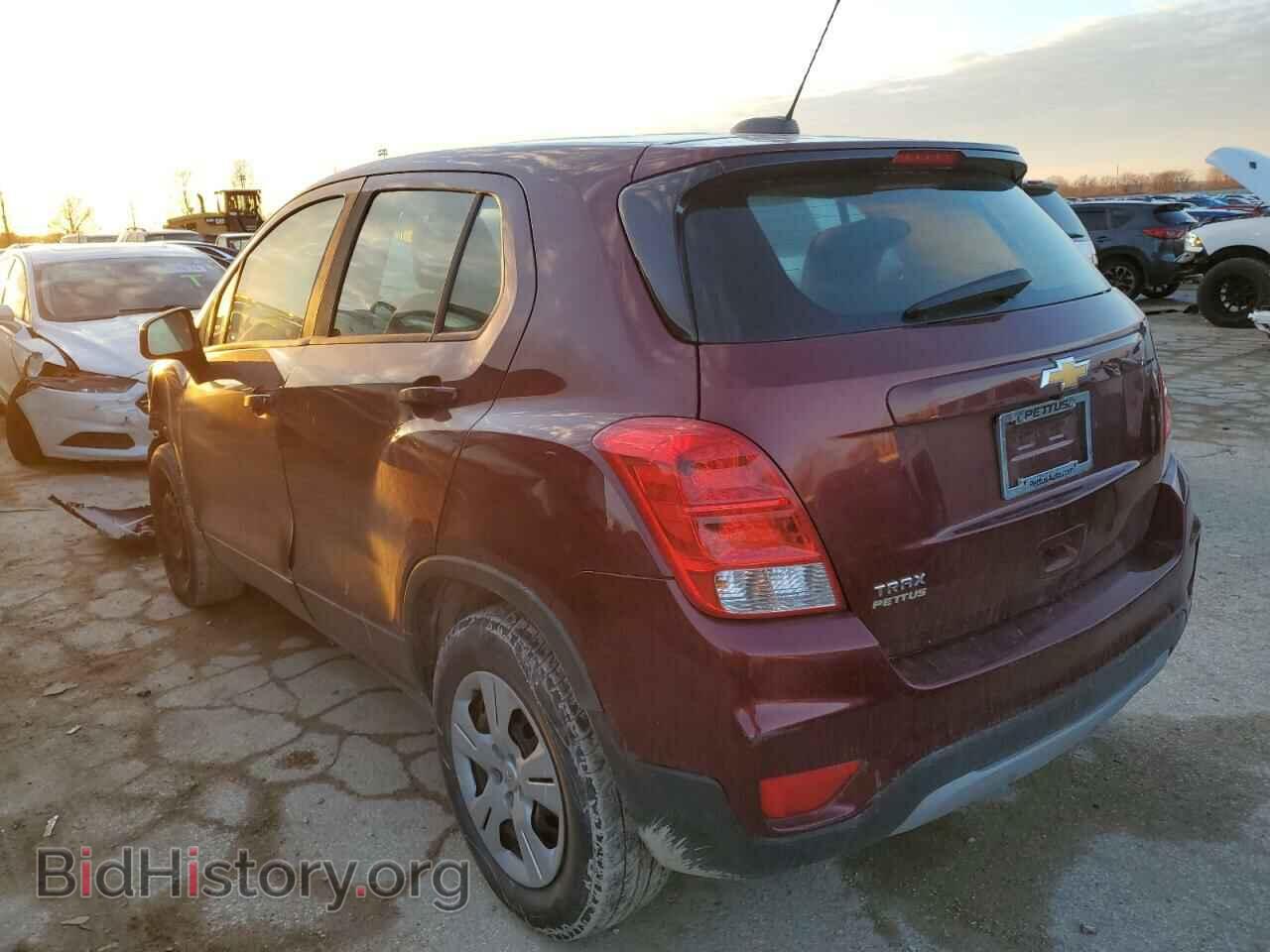 2017 CHEVROLET TRAX - VIN: 3GNCJKSB9HL223437 - Фото 2
