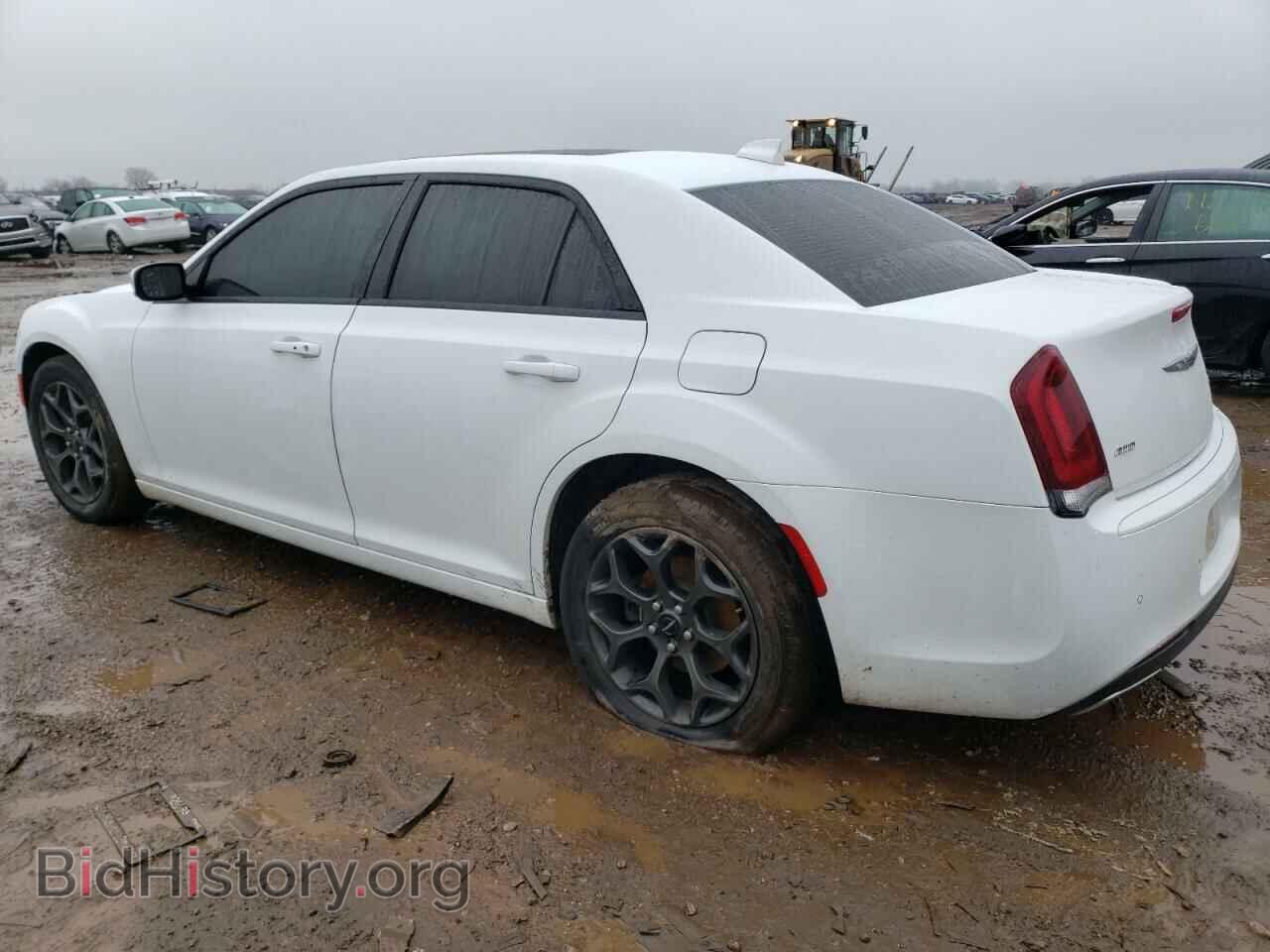 2018 CHRYSLER 300 - VIN: 2C3CCAGGXJH165665 - Фото 2