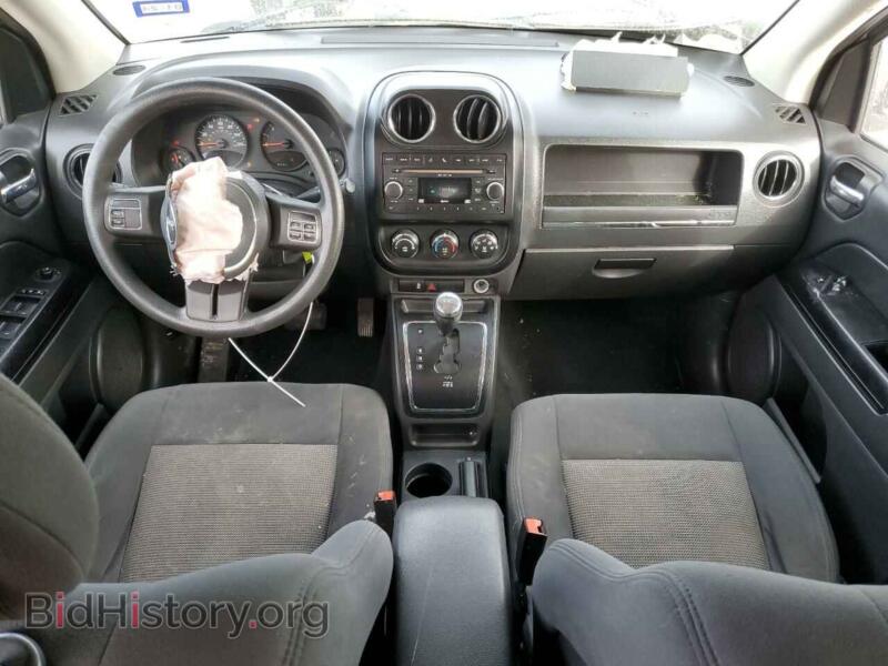 2011 Jeep COMPASS (VIN 1J4NT1FA3BD286984) — фото 8 из 14