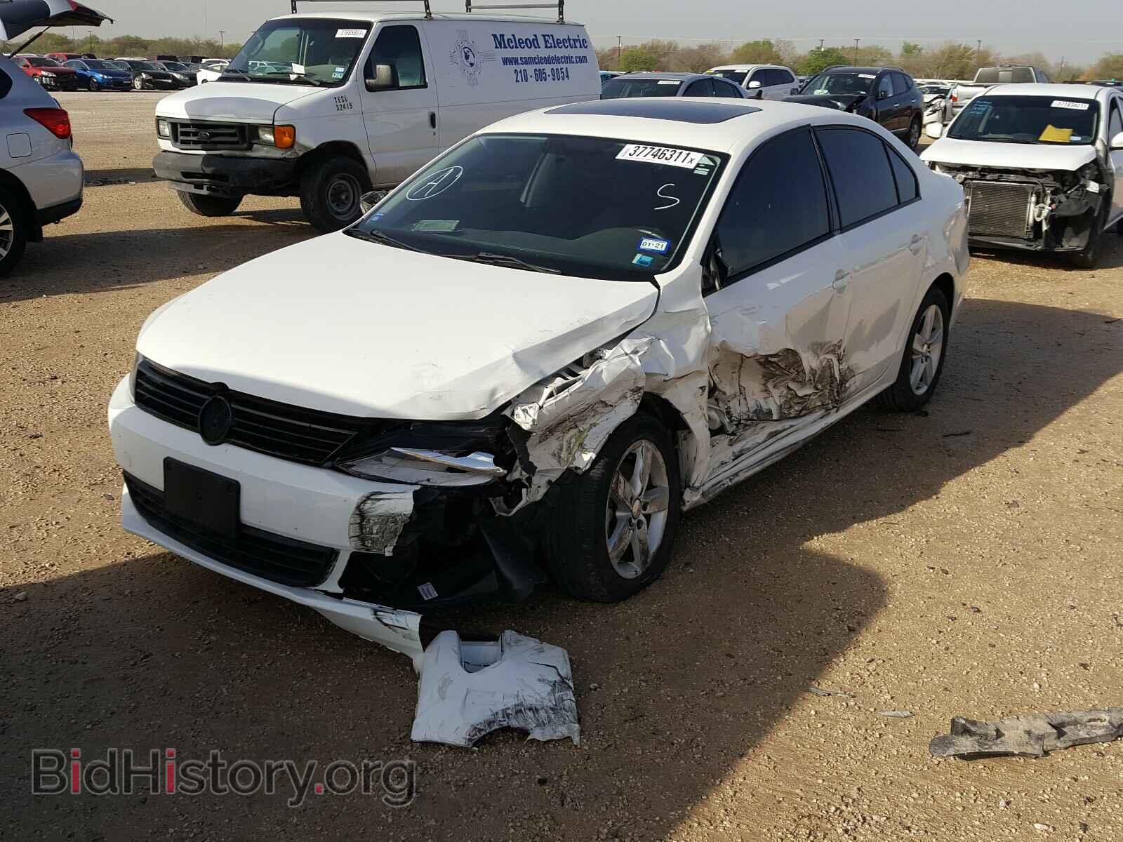 2011 VOLKSWAGEN JETTA - VIN: 3VWLL7AJ2BM043725 - Фото 2
