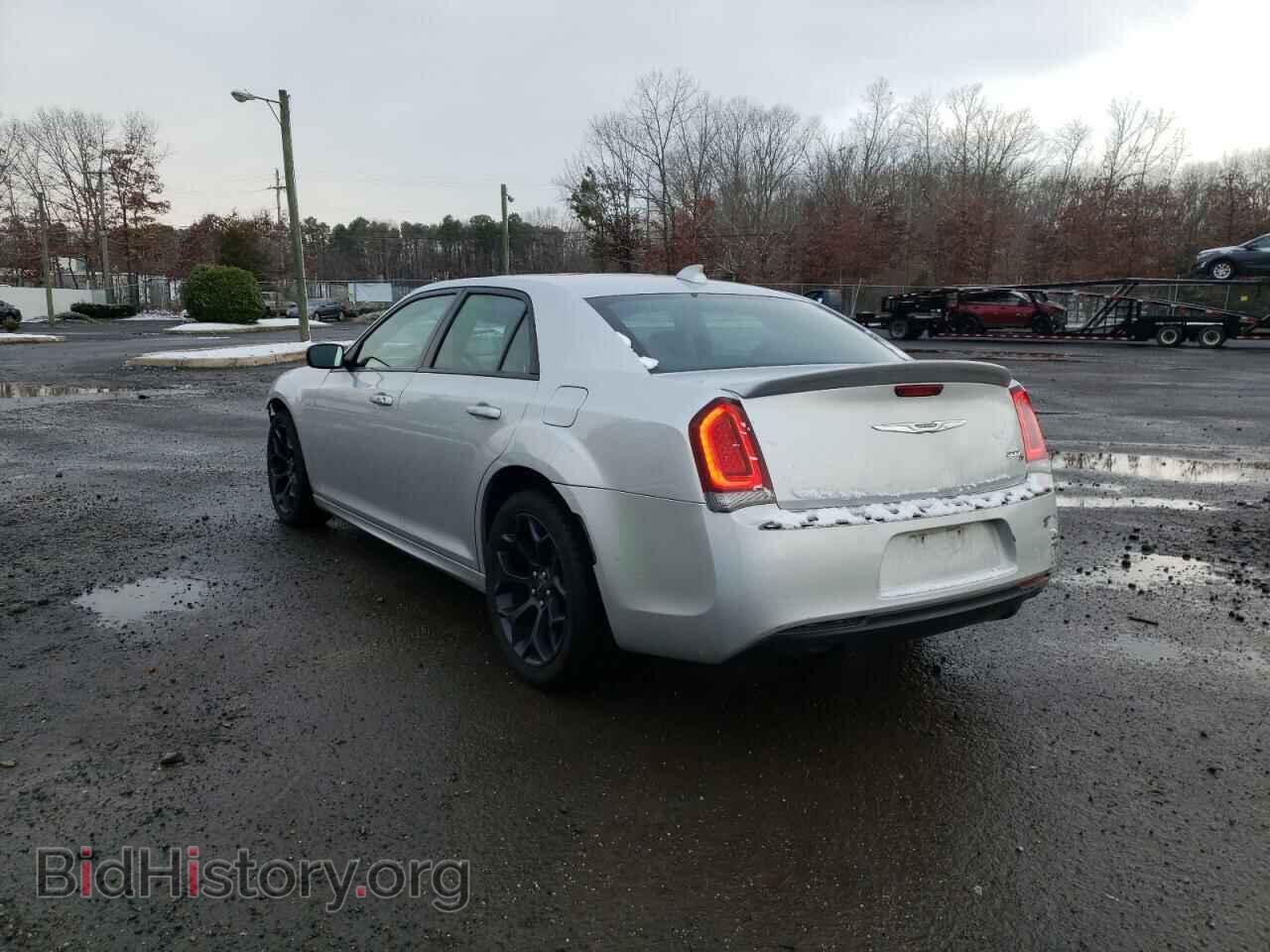 2020 CHRYSLER 300 - VIN: 2C3CCABT5LH233832 - Фото 2