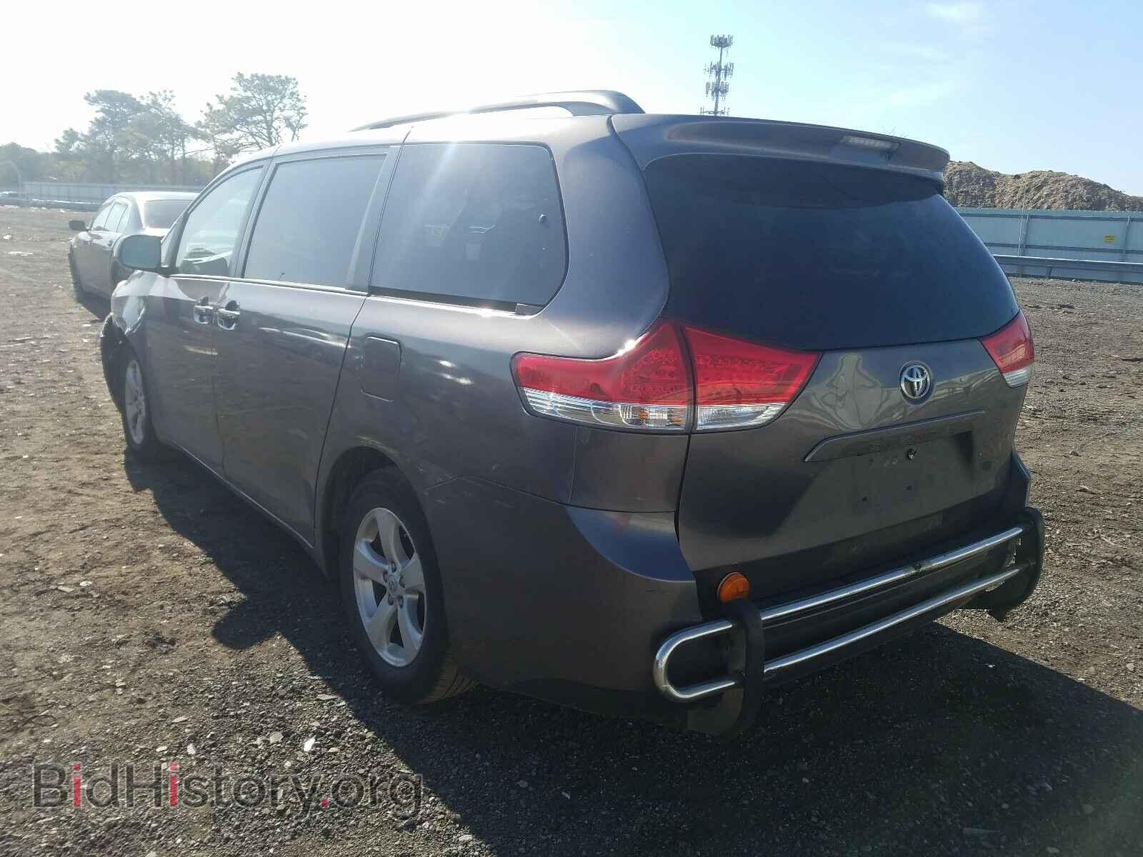2013 TOYOTA SIENNA - VIN: 5TDKK3DC8DS327466 - Фото 3