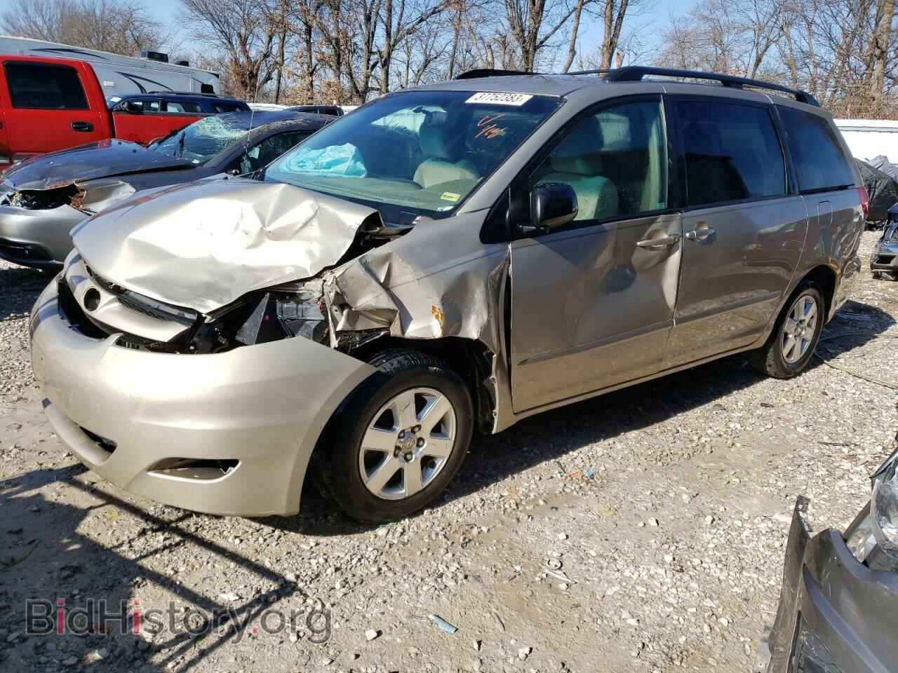 Фотография 5TDKK4CC2AS313954 - TOYOTA SIENNA 2010