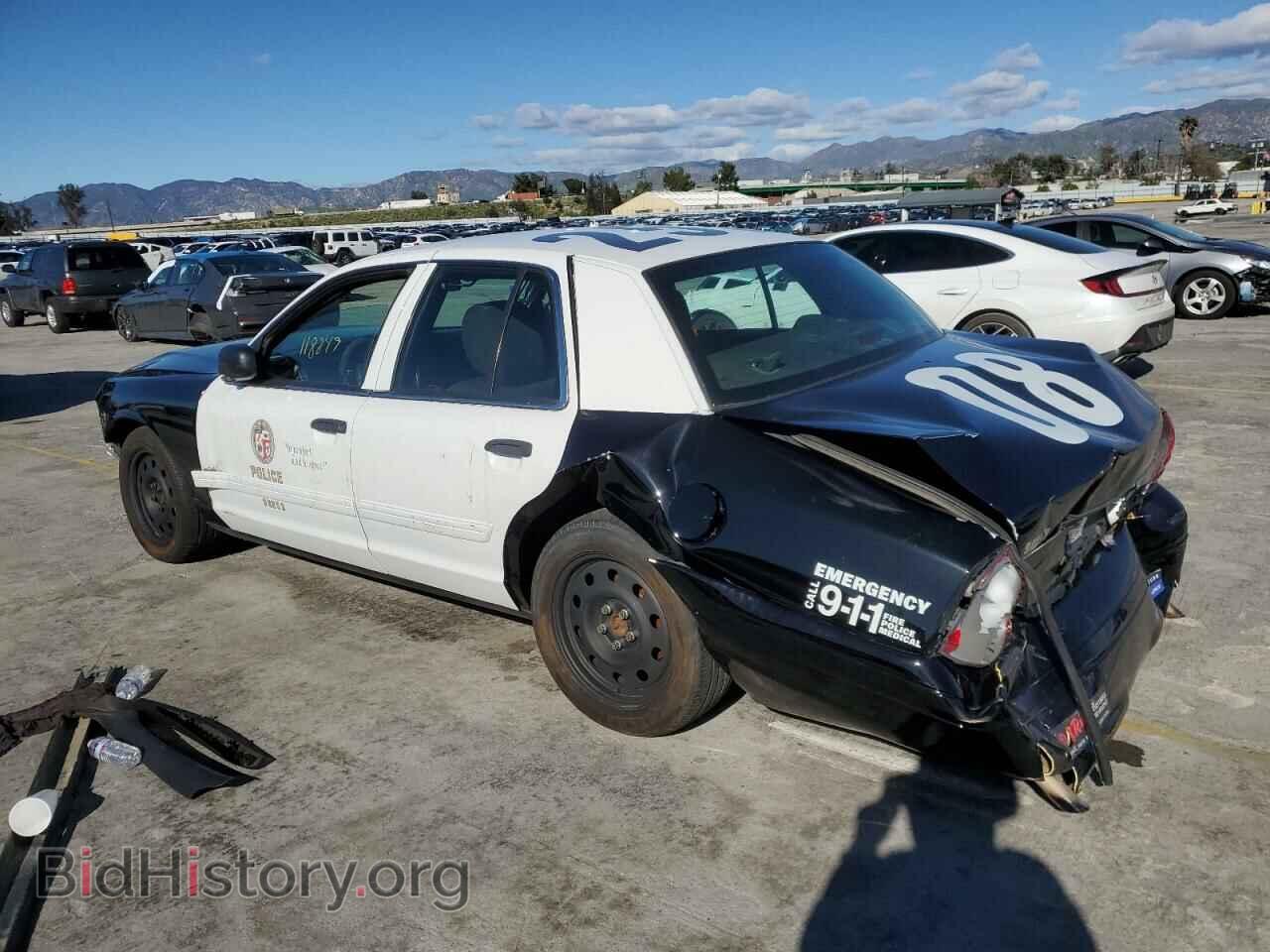2011 FORD CROWN VIC - VIN: 2FABP7BV6BX167740 - Фото 2