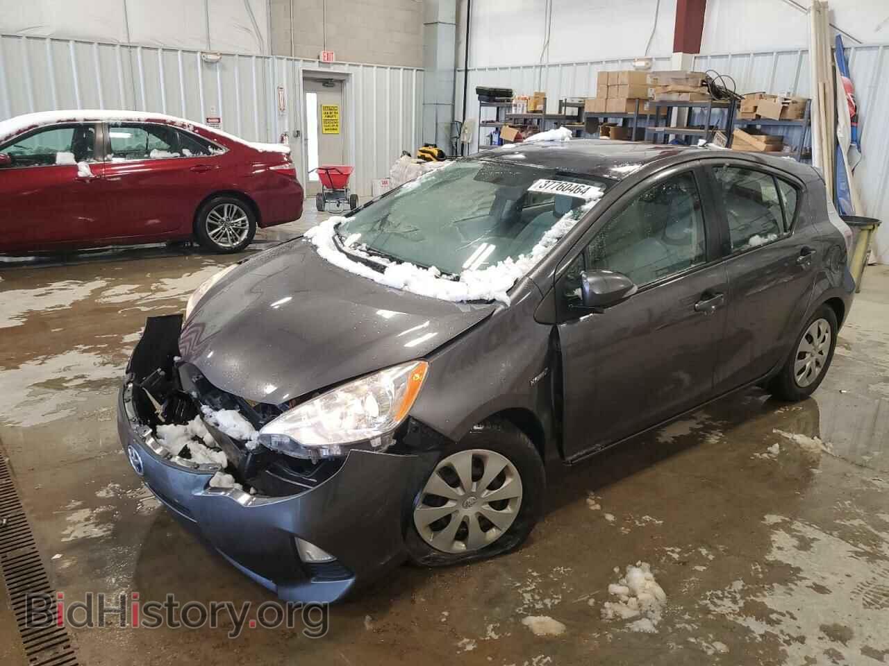 Фотография JTDKDTB3XE1069933 - TOYOTA PRIUS 2014