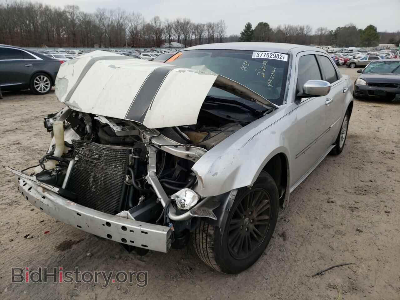 2010 CHRYSLER 300 - VIN: 2C3CA5CV0AH201414 - Фото 2