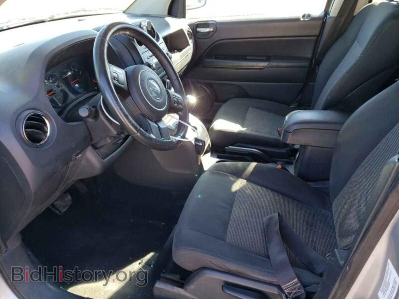 2011 Jeep COMPASS (VIN 1J4NT1FB8BD284317) — фото 7 из 12