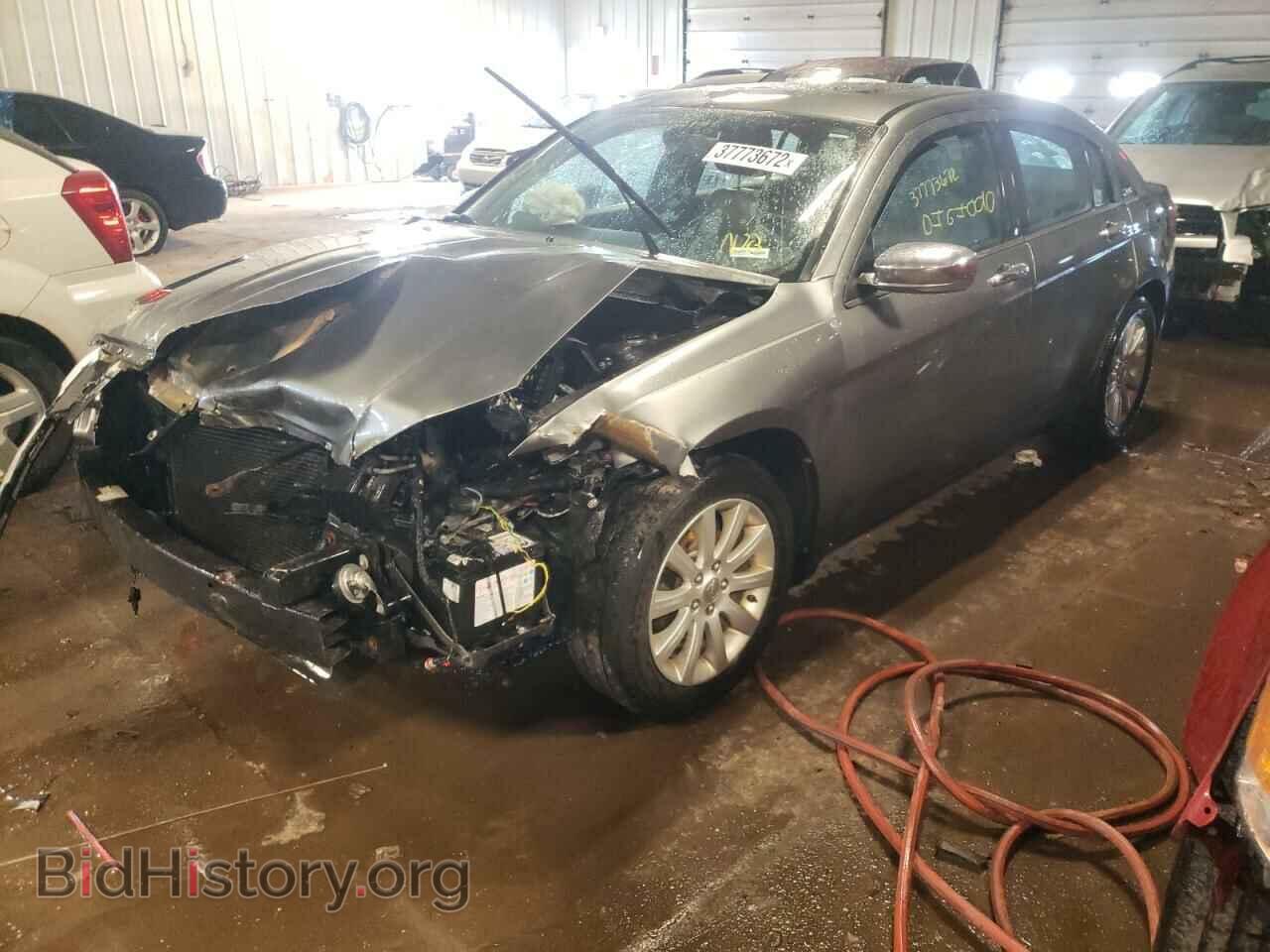 2013 CHRYSLER 200 - VIN: 1C3CCBCG5DN501360 - Фото 2