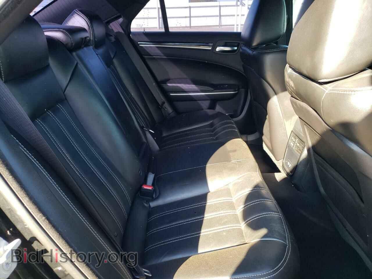 2019 CHRYSLER 300 - VIN: 2C3CCABG9KH648136 - Фото 6