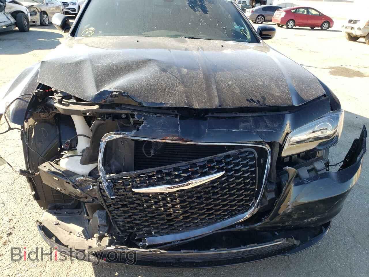 2019 CHRYSLER 300 - VIN: 2C3CCABG9KH648136 - Фото 9