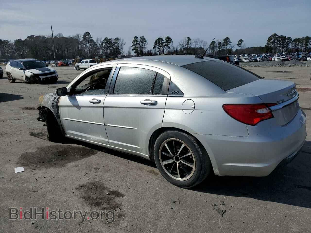 2011 CHRYSLER 200 - VIN: 1C3BC4FB5BN550692 - Фото 2