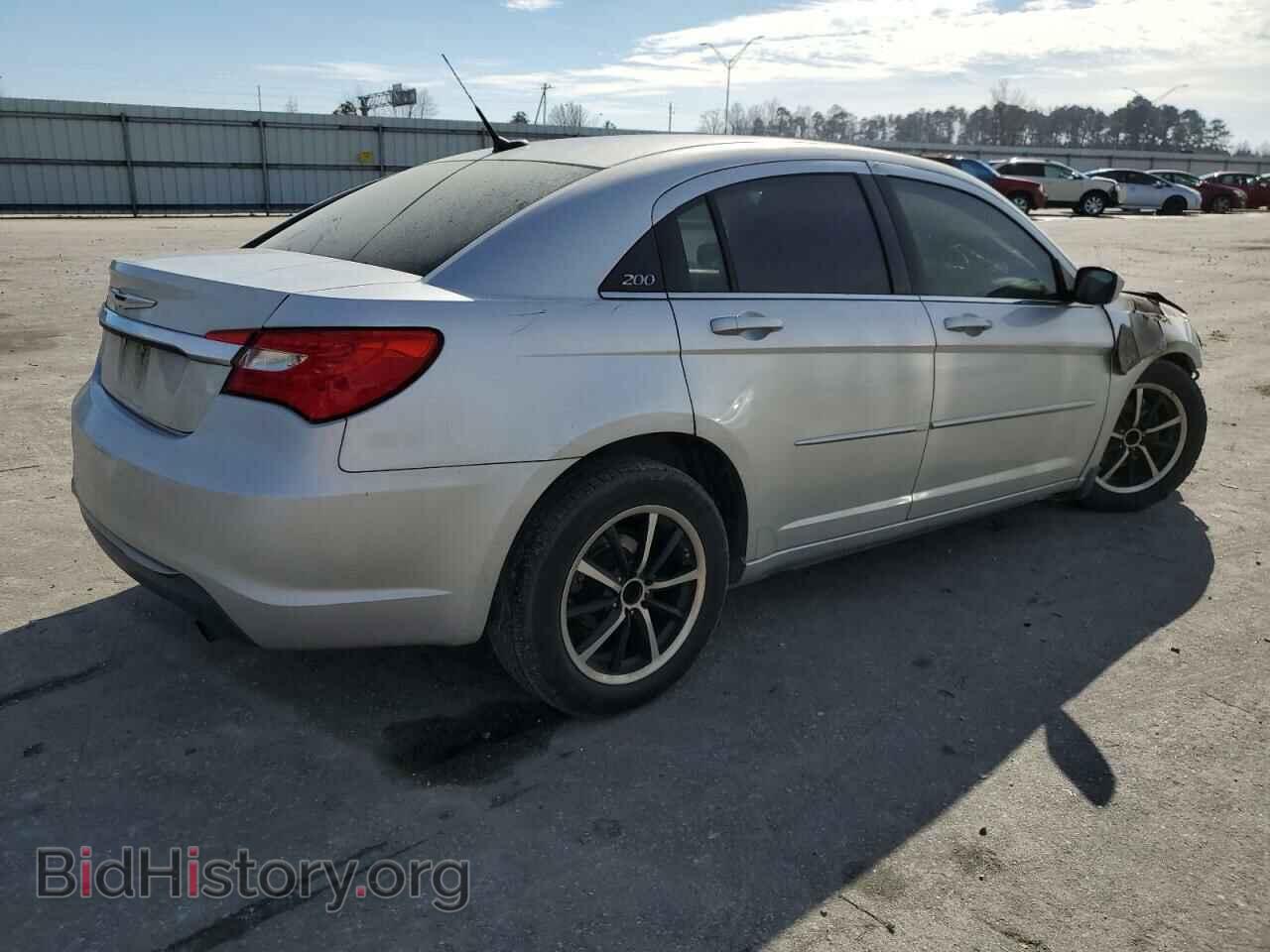 2011 CHRYSLER 200 - VIN: 1C3BC4FB5BN550692 - Фото 3