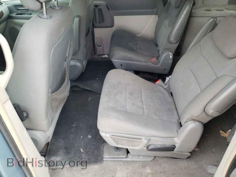 2010 Chrysler MINIVAN (VIN 2A4RR2D12AR404687) — photo 6 of 10