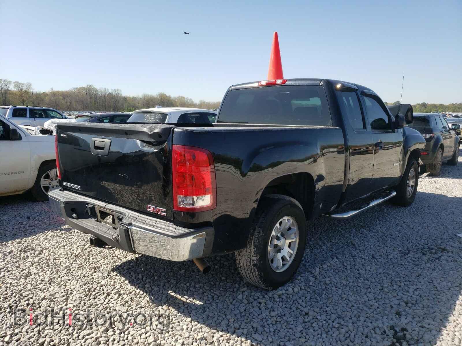 2007 GMC SIERRA - VIN: 1GTEC19X67Z616472 - Фото 4
