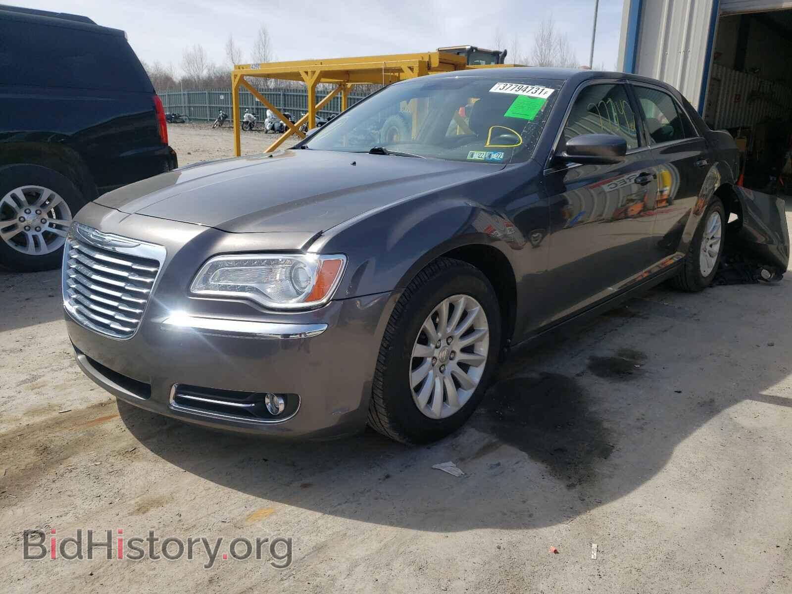 2013 CHRYSLER 300 - VIN: 2C3CCAAG3DH564477 - Фото 2