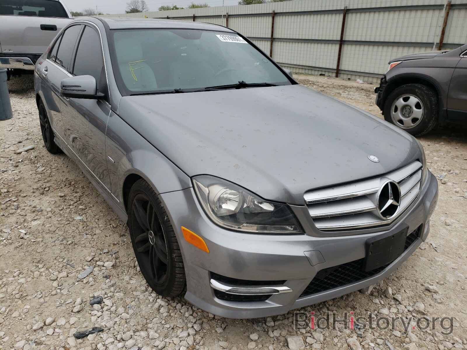 Photo WDDGF4HB0CA618689 - MERCEDES-BENZ C CLASS 2012