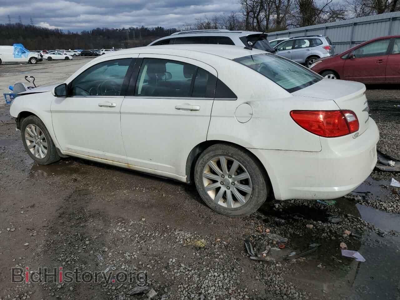2010 CHRYSLER SEBRING - VIN: 1C3CC5FB8AN135259 - Фото 2