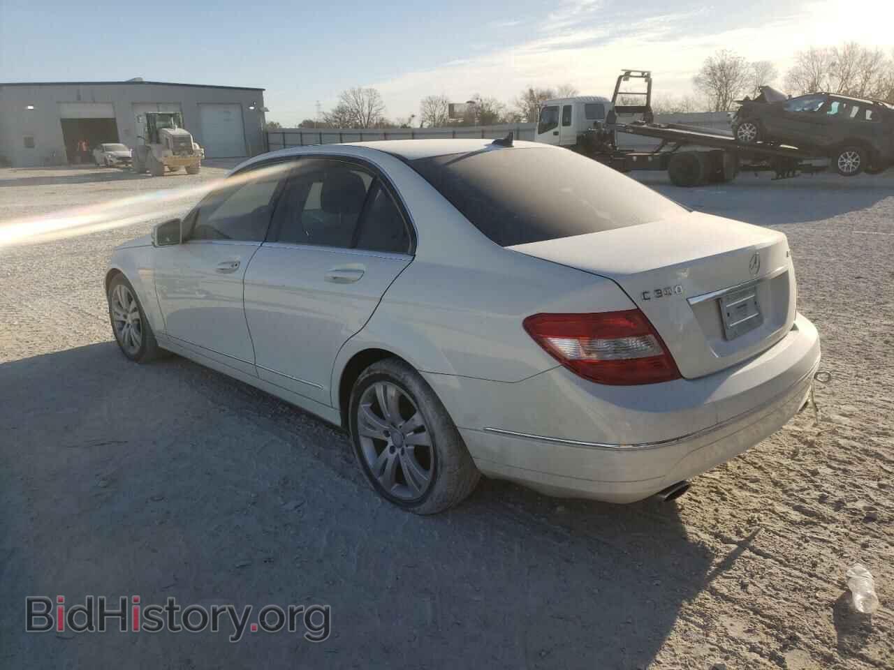 2011 MERCEDES-BENZ C-CLASS - VIN: WDDGF8BB6BR171852 - Фото 2