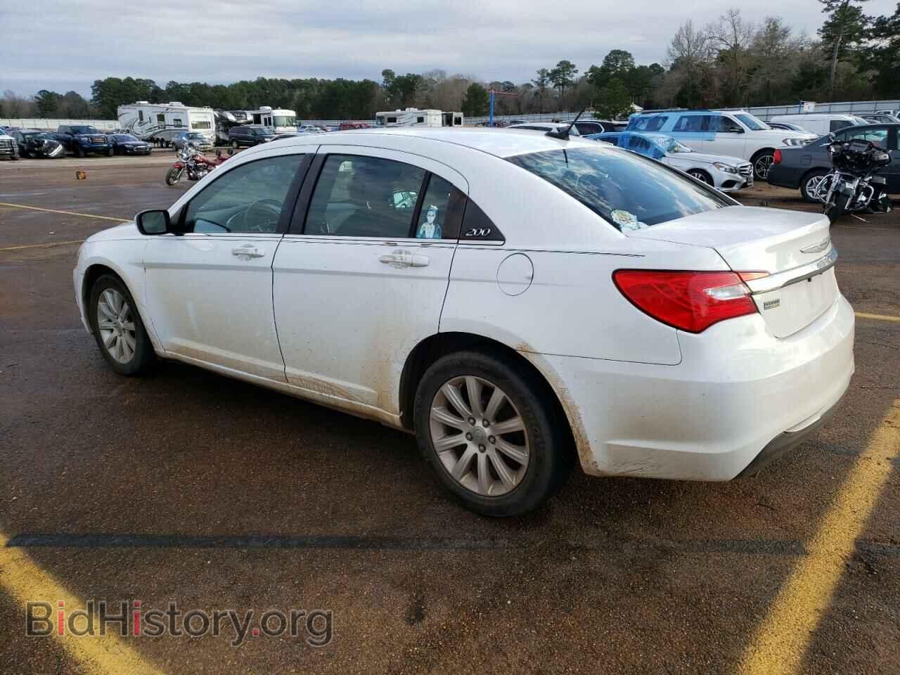 2013 CHRYSLER 200 - VIN: 1C3CCBBG2DN678028 - Фото 2