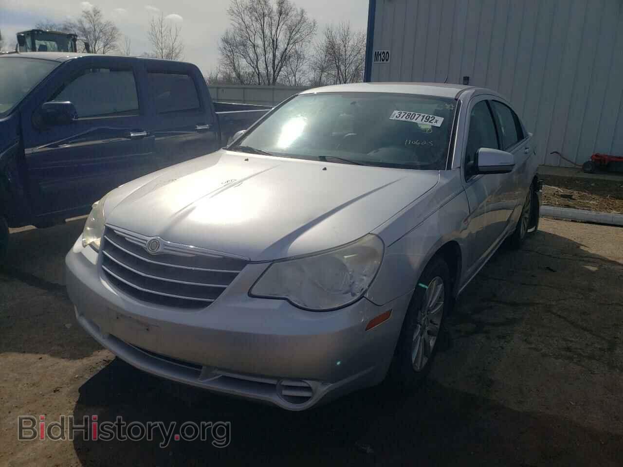 2010 CHRYSLER SEBRING - VIN: 1C3CC5FB3AN110625 - Фото 2