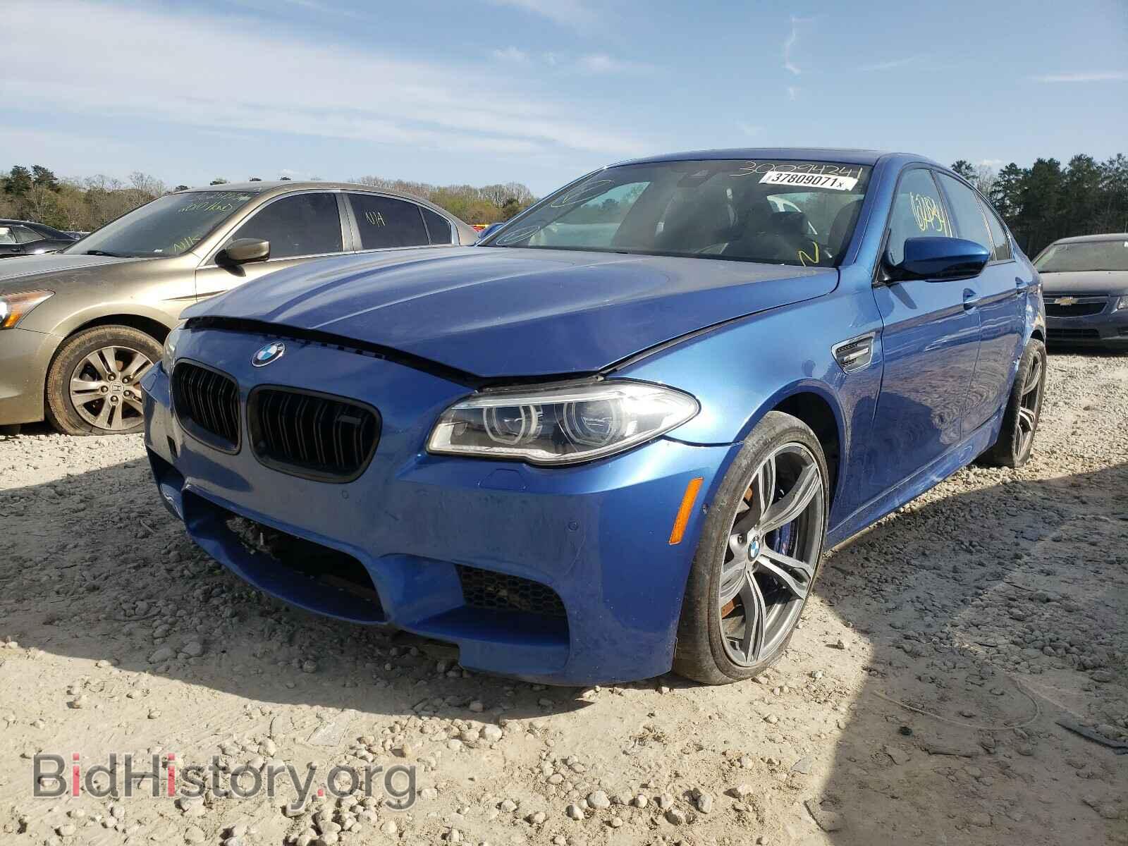2015 BMW M5 - VIN: WBSFV9C55FD595235 - Фото 2