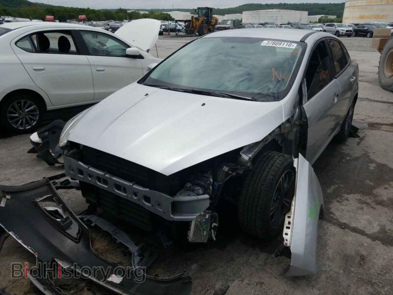 2017 Ford FOCUS (VIN 1FADP3FEXHL222630) — фото 2 из 10