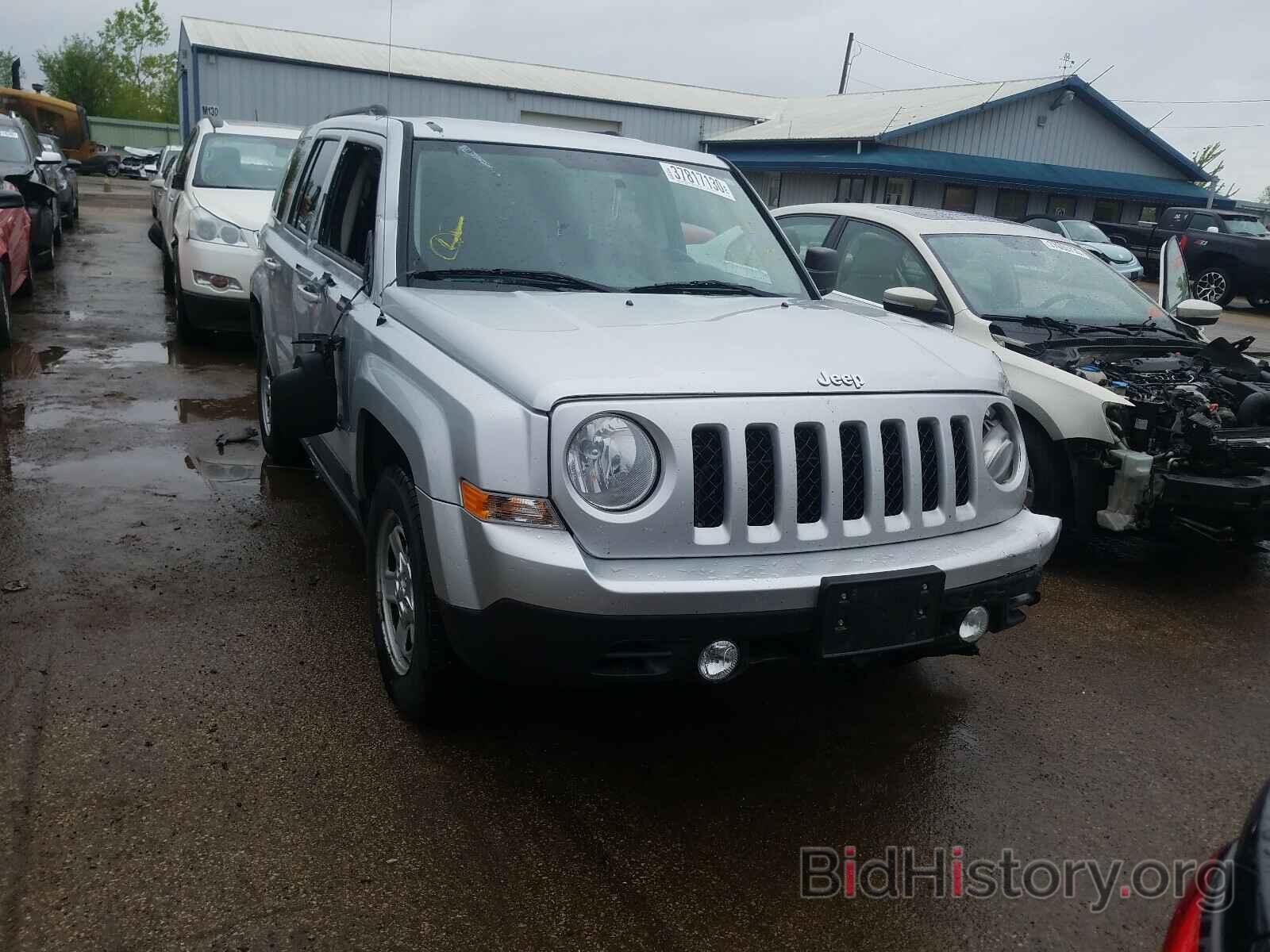 Photo 1J4NT1GA3BD270833 - JEEP PATRIOT 2011