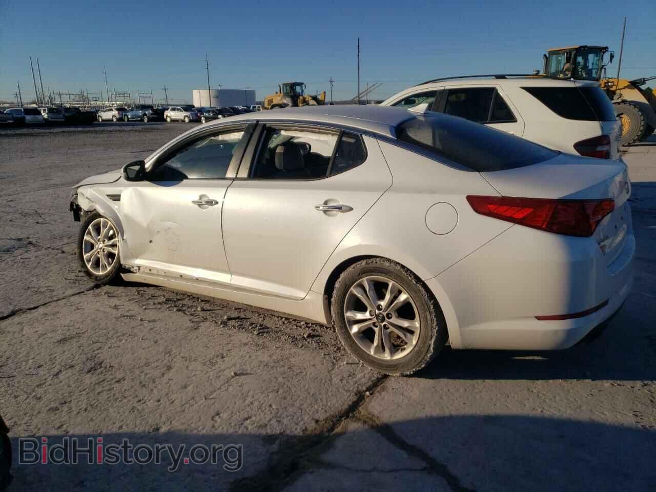 2011 KIA OPTIMA - VIN: KNAGN4A70B5152852 - Photo 2