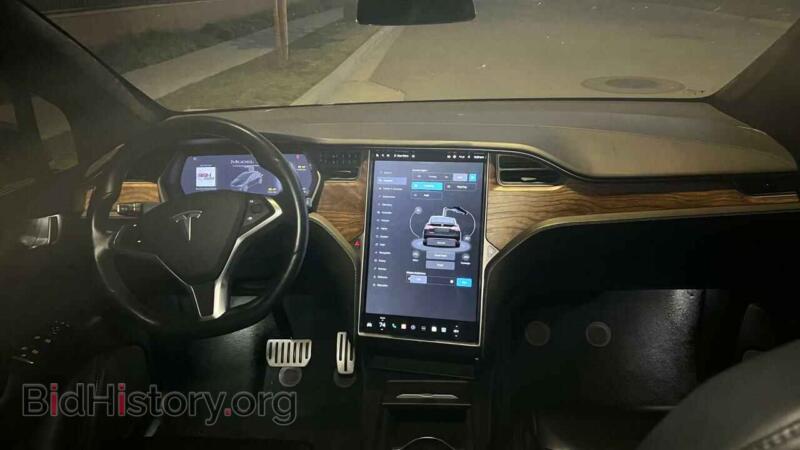 2020 Tesla MODEL X (VIN 5YJXCAE47LF261008) — фото 9 из 10