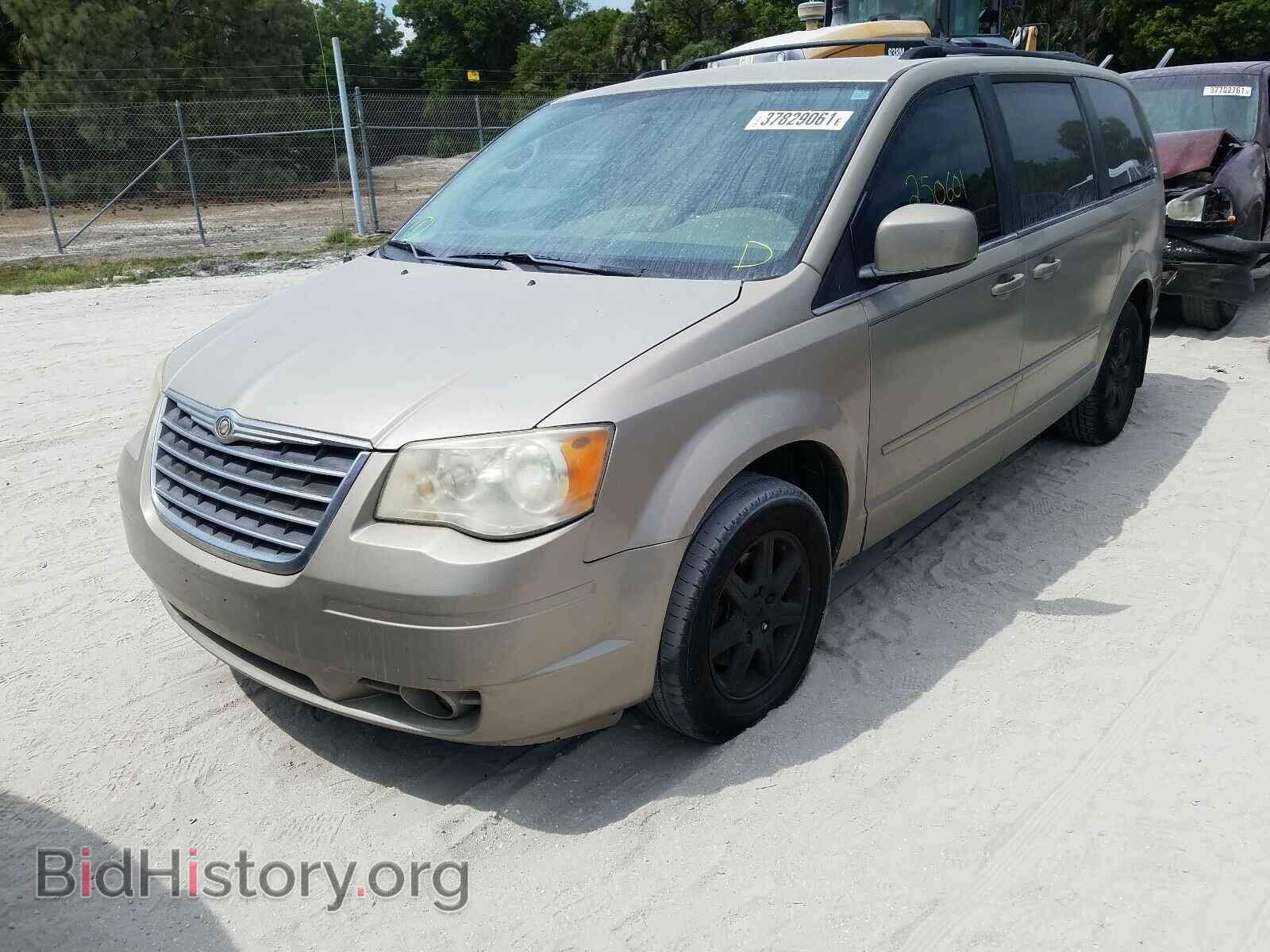 2008 CHRYSLER MINIVAN - VIN: 2A8HR54P28R641366 - Фото 2