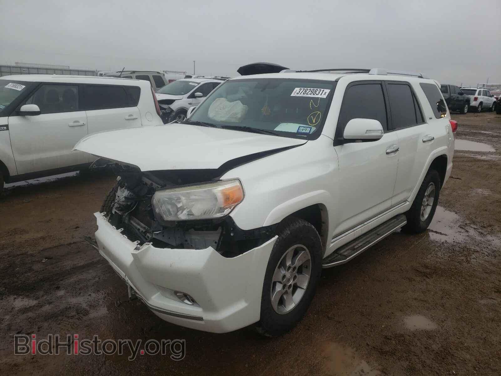 2011 TOYOTA 4RUNNER - VIN: JTEZU5JR9B5027429 - Фото 2