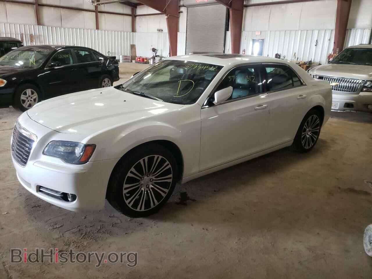 2013 CHRYSLER 300 - VIN: 2C3CCABT3DH672433 - Фото 2