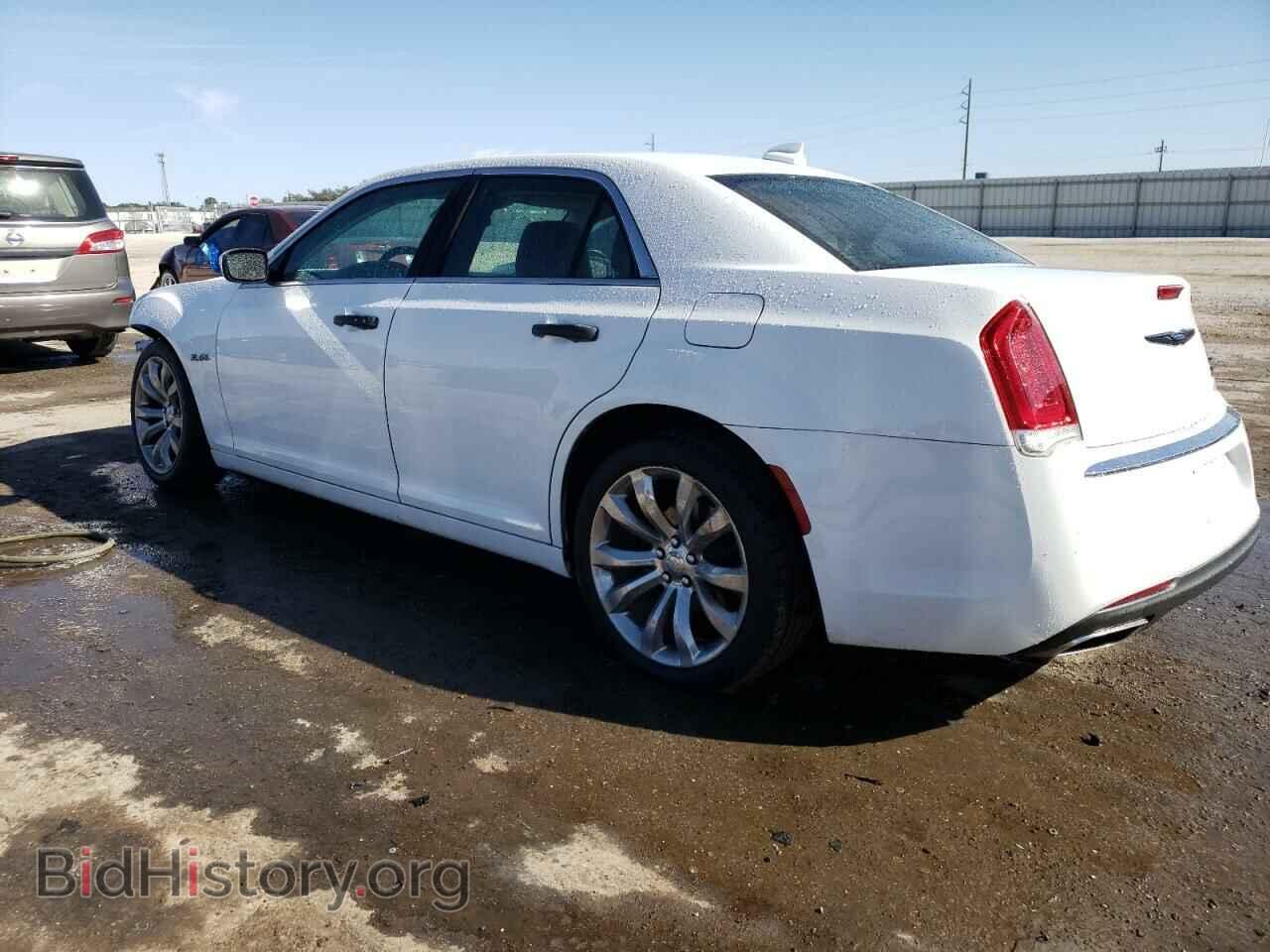 2019 CHRYSLER 300 - VIN: 2C3CCAEG4KH689351 - Фото 2
