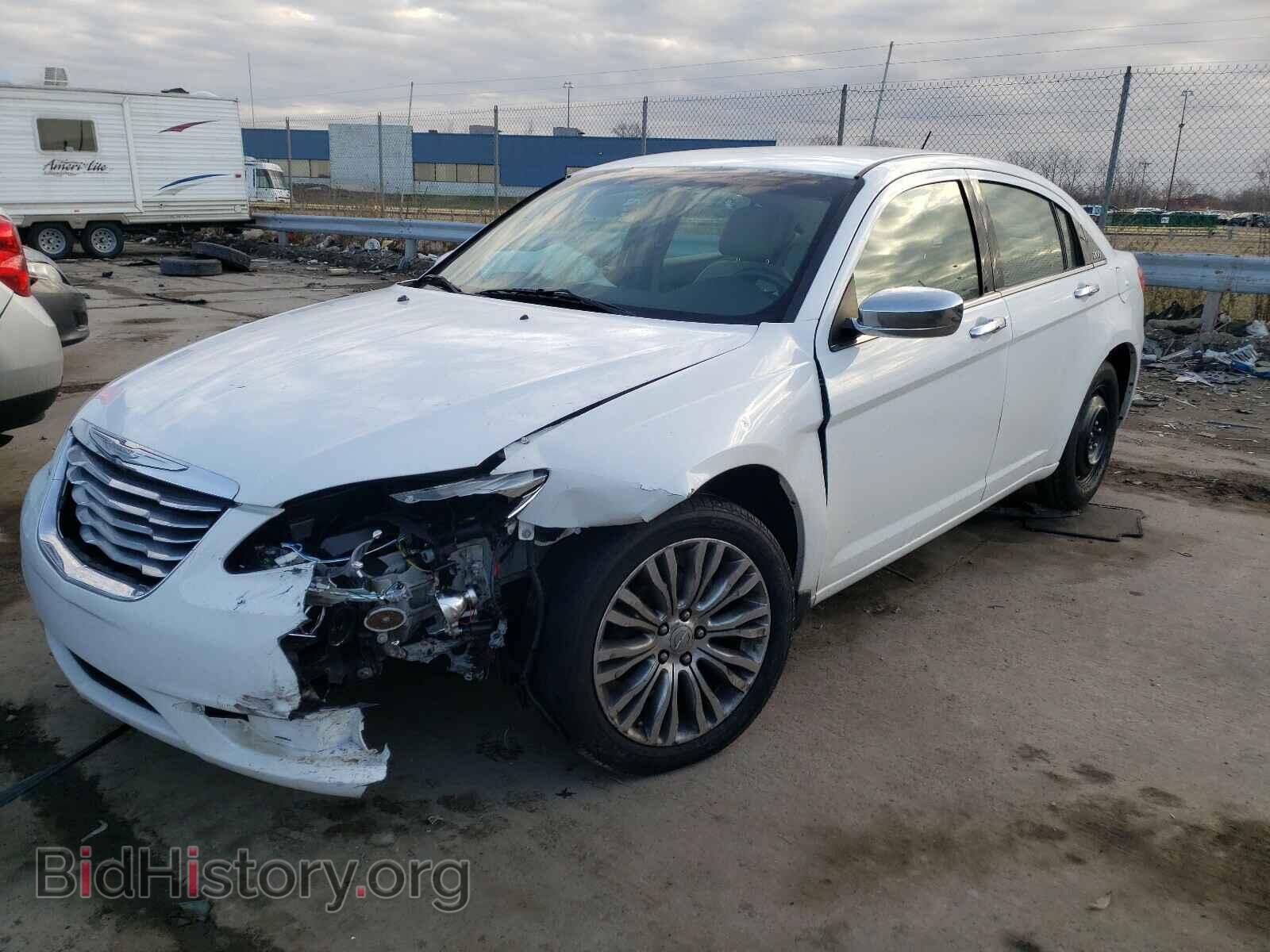 2011 CHRYSLER 200 - VIN: 1C3BC2FG0BN582949 - Фото 2