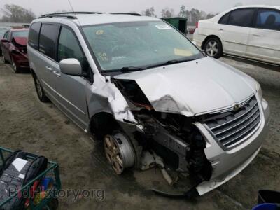 2008 Chrysler MINIVAN Town & COU, серебристый — VIN 2A8HR54P68R826150, Copart