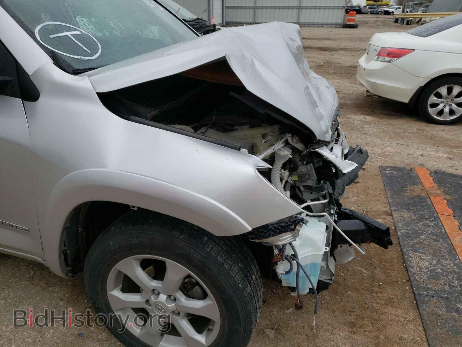 2011 TOYOTA RAV4 - VIN: 2T3YF4DV6BW101282 - Фото 9