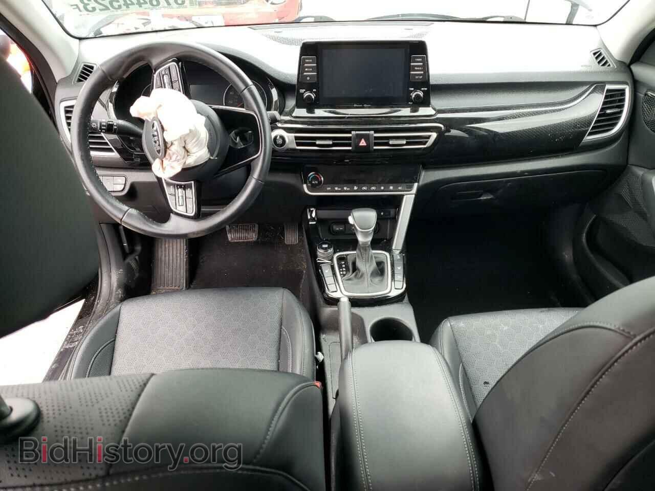 2021 KIA SELTOS - VIN: KNDERCAA7M7117768 - Фото 8