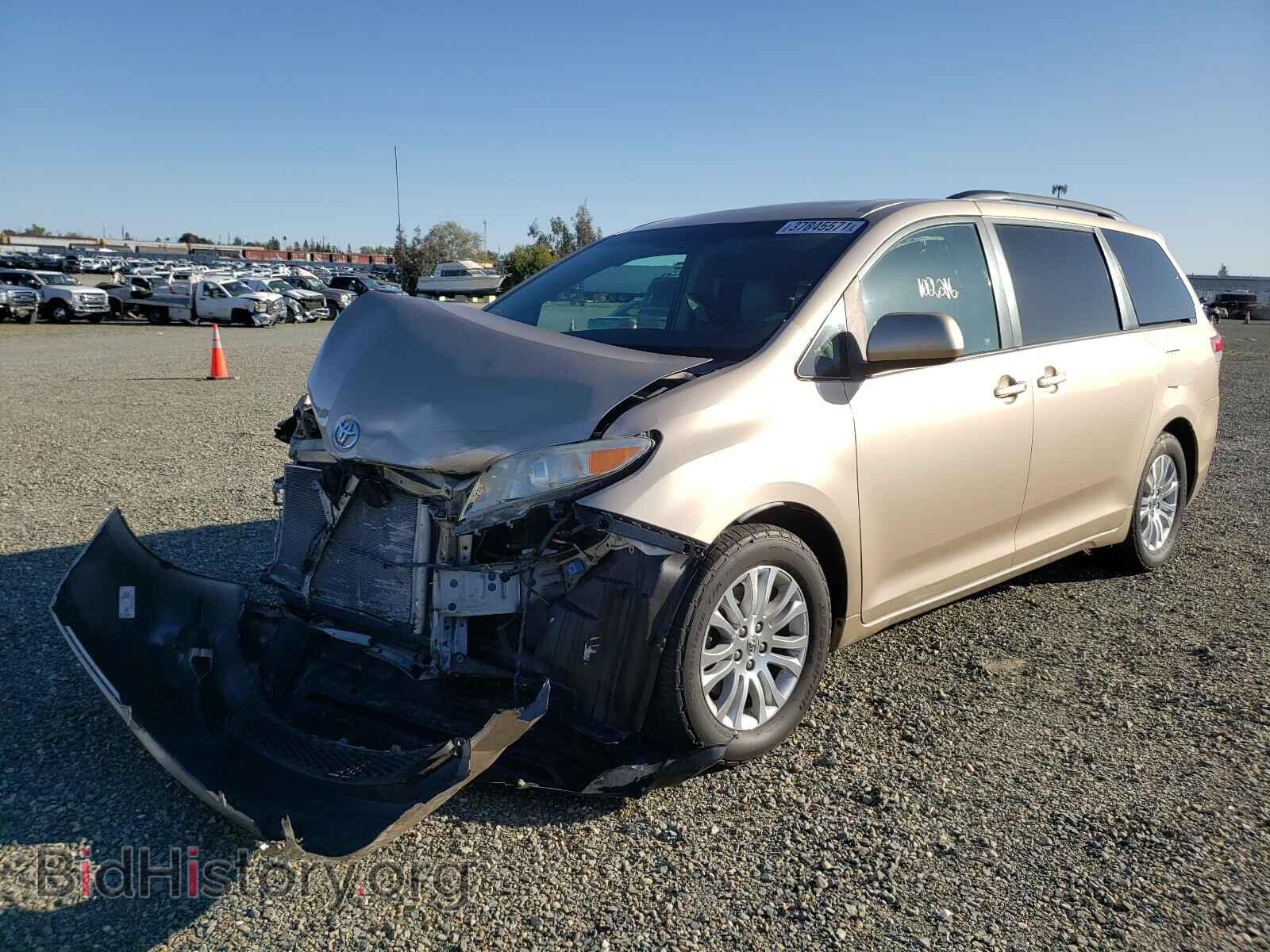 2011 TOYOTA SIENNA - VIN: 5TDYK3DC5BS024801 - Фото 2
