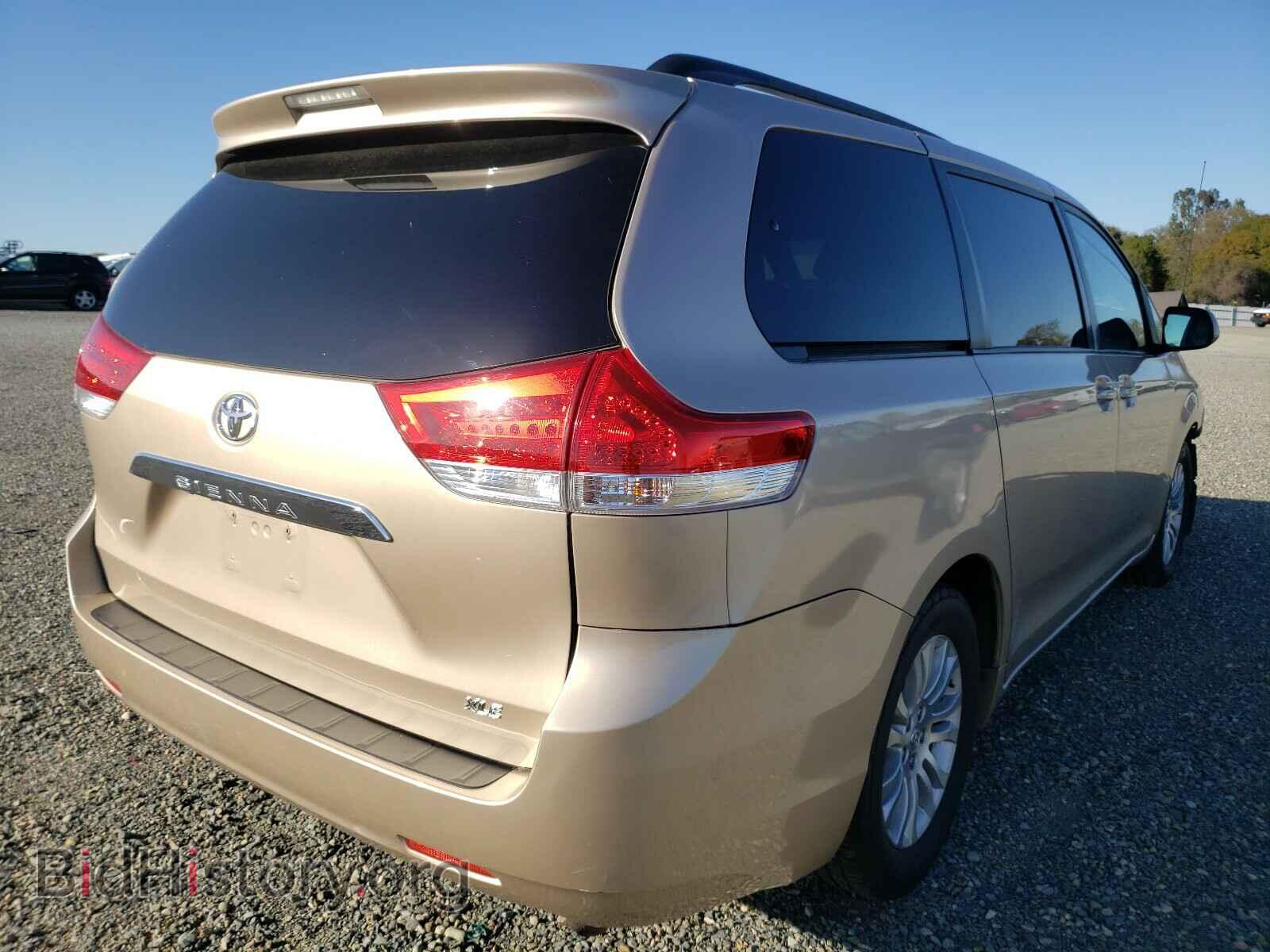 2011 TOYOTA SIENNA - VIN: 5TDYK3DC5BS024801 - Фото 4