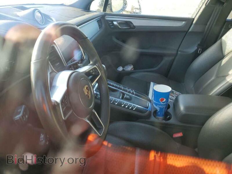 2017 Porsche MACAN (VIN WP1AB2A52HLB10707) — photo 8 of 12