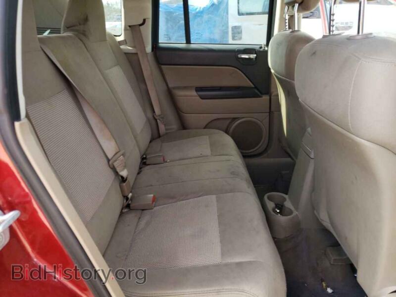 2011 Jeep COMPASS (VIN 1J4NT1FA5BD190368) — фото 10 из 12