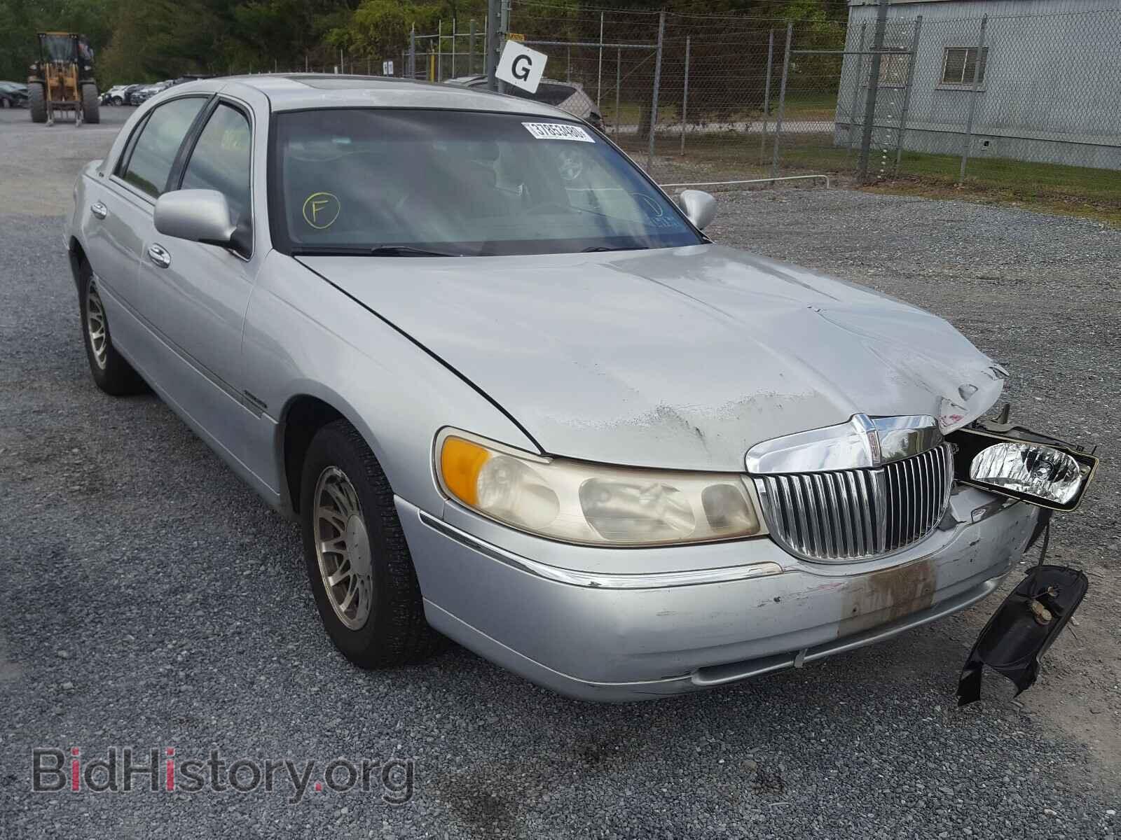 Photo 1LNHM82W9YY873634 - LINCOLN TOWNCAR 2000