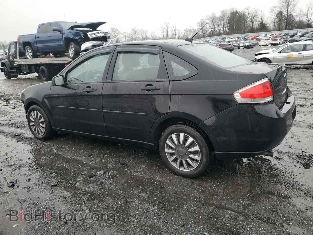 2011 FORD FOCUS - VIN: 1FAHP3EN2BW123695 - Фото 2