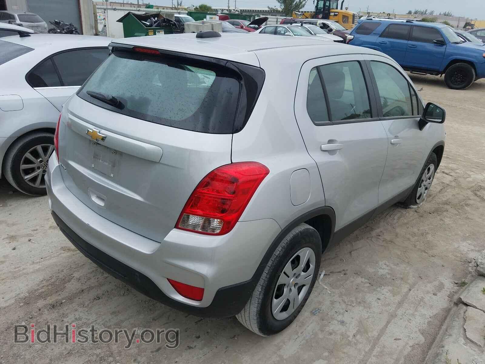 2017 CHEVROLET TRAX - VIN: 3GNCJKSB1HL285513 - Фото 4