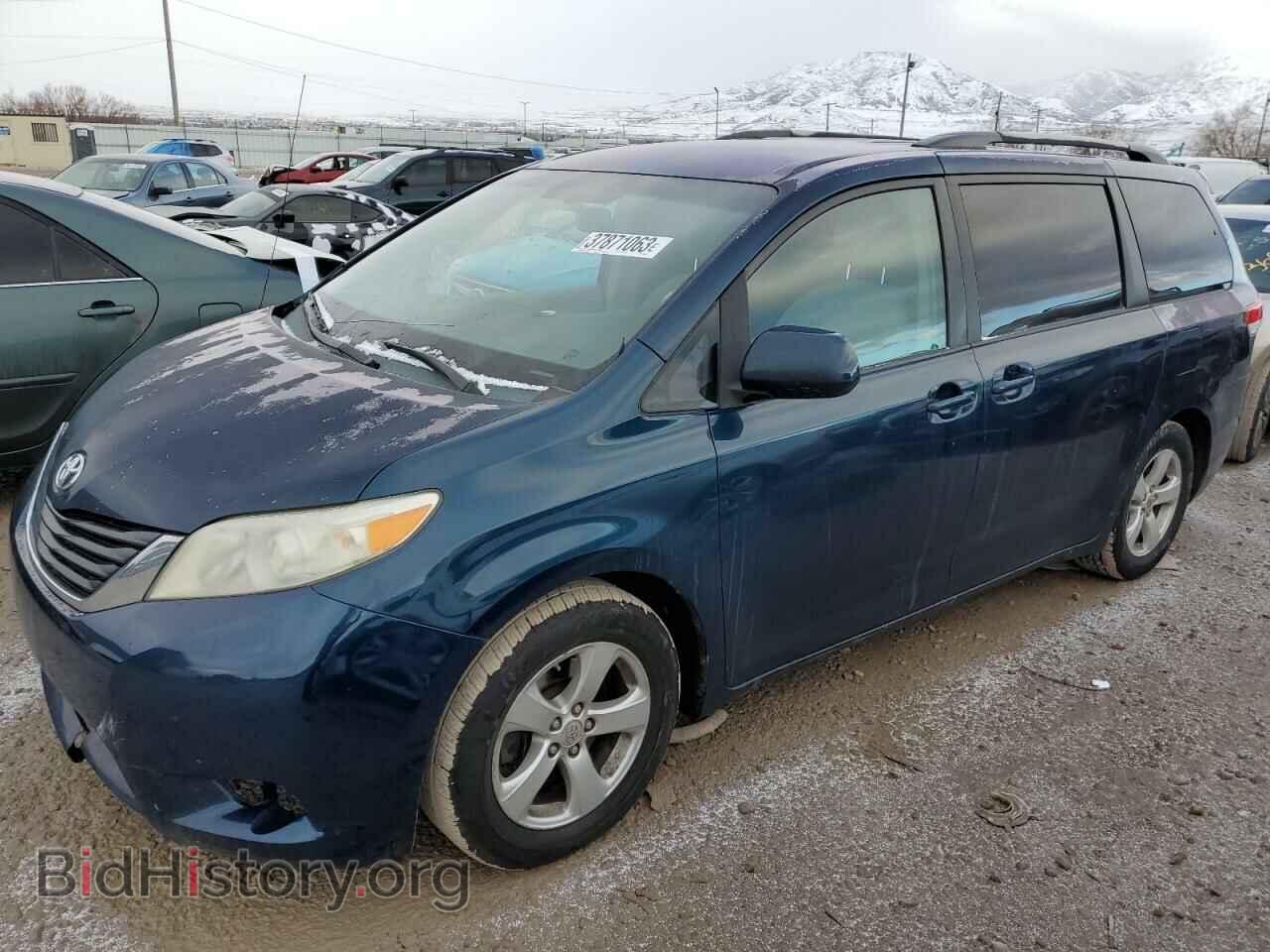 Photo 5TDKK3DC1BS130748 - TOYOTA SIENNA 2011
