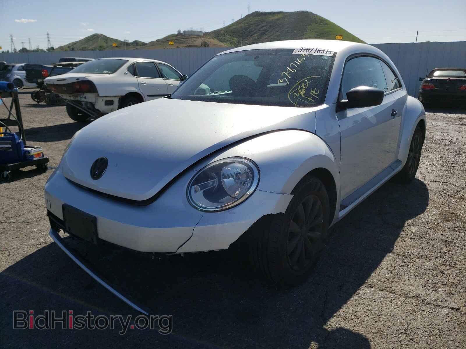 2013 VOLKSWAGEN BEETLE - VIN: 3VWFP7AT3DM652263 - Фото 2