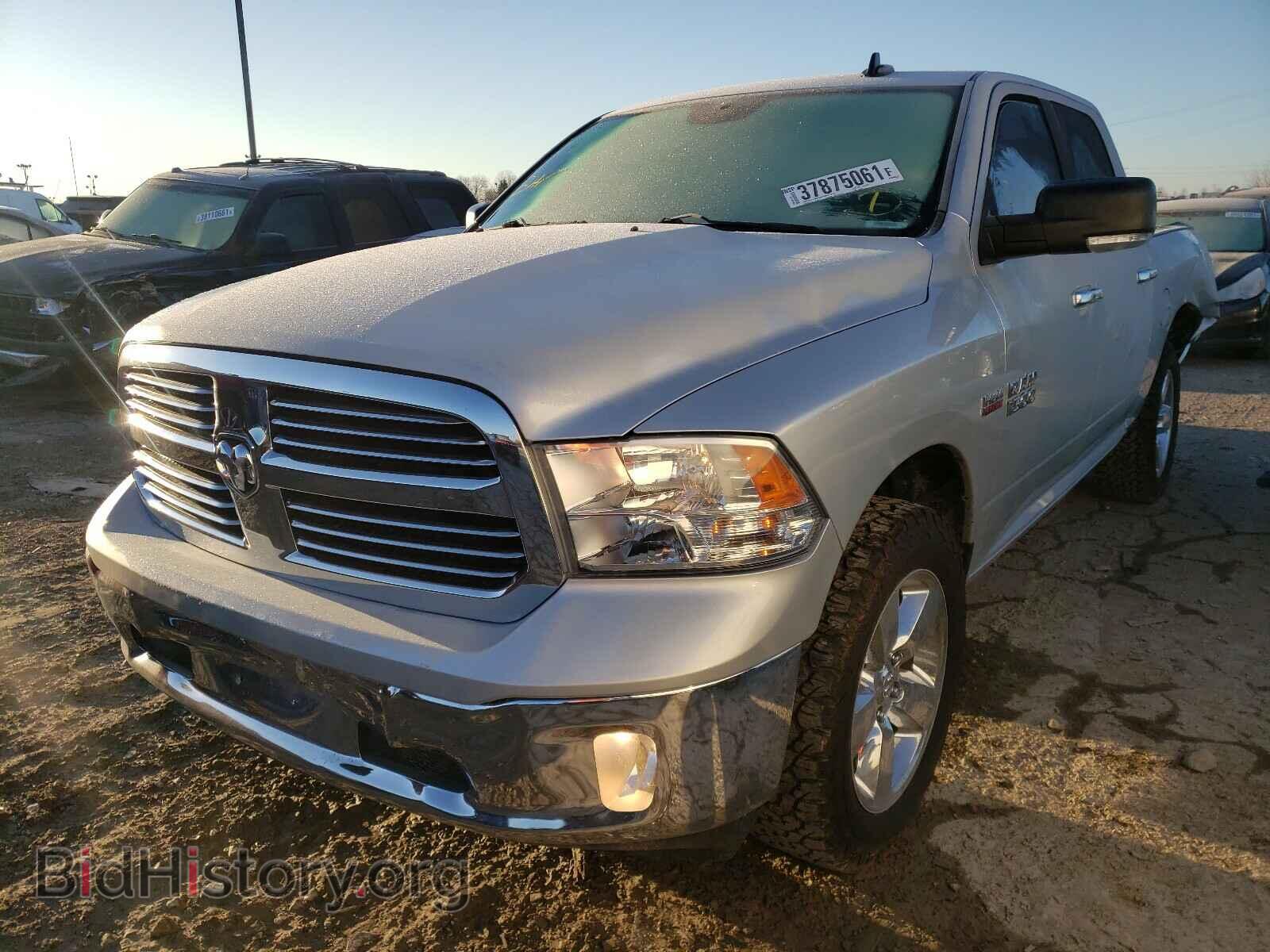 2015 RAM 1500 - VIN: 3C6RR7LT4FG711644 - Photo 2